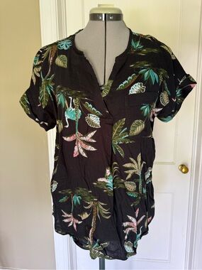 Old Navy Women's Black Tropical Print Short Sleeve Blouse